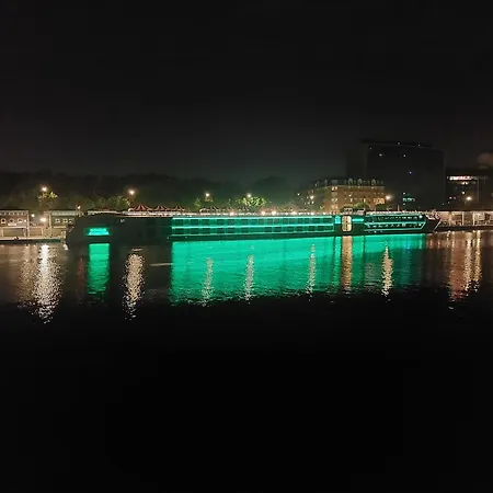 Megalight2 3* Sèvres